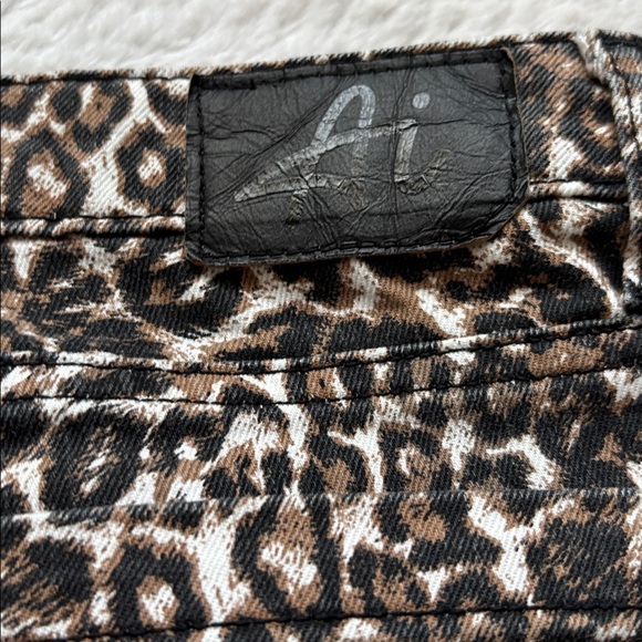 Fun Leopard Print Jeans - Picture 8 of 9